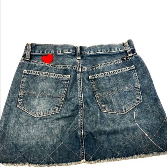 ❤️ Lucky Brand sz 6 distressed denim skirt w/ ❤️ - Picture 5 of 5